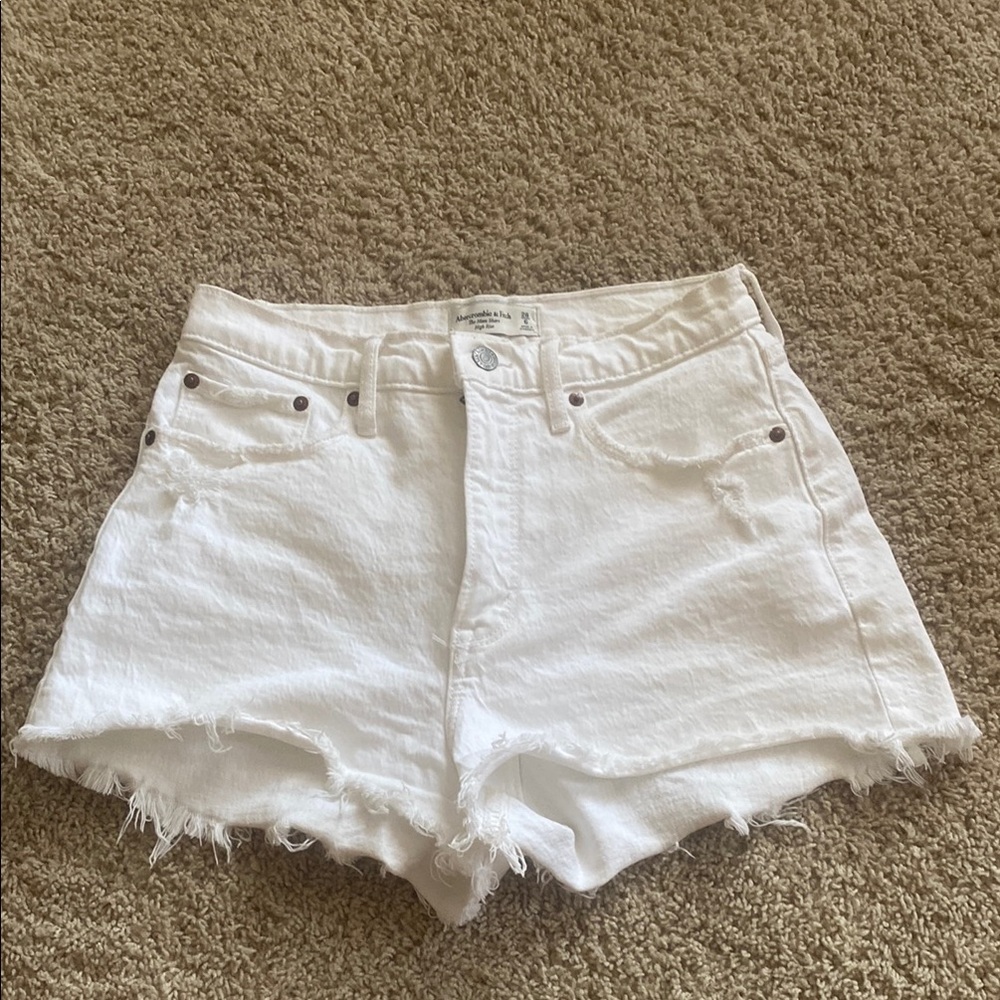 Abercrombie & Fitch White The Mom Jean Short